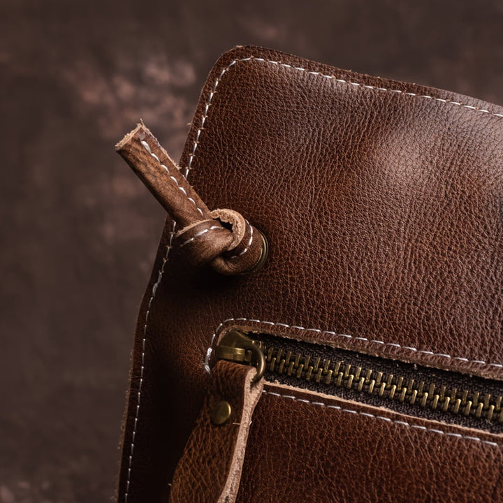 Rosa – Bolso bandolera con hebilla clásica y toque tradicional