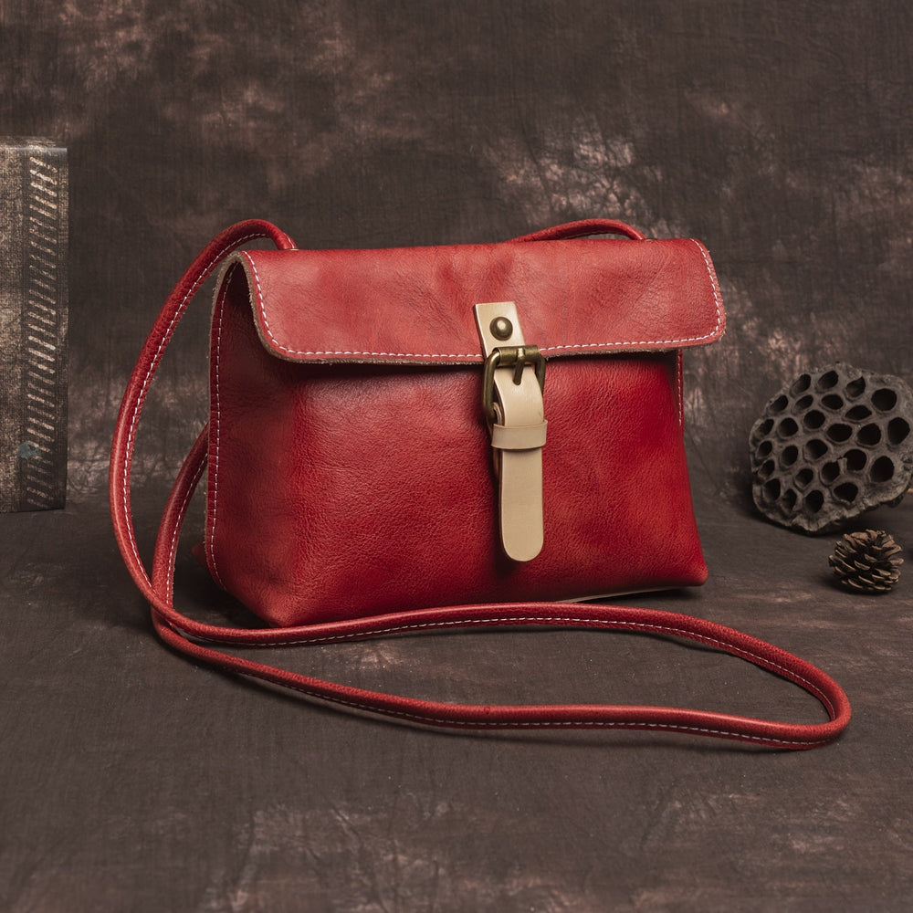 Rosa – Bolso bandolera con hebilla clásica y toque tradicional