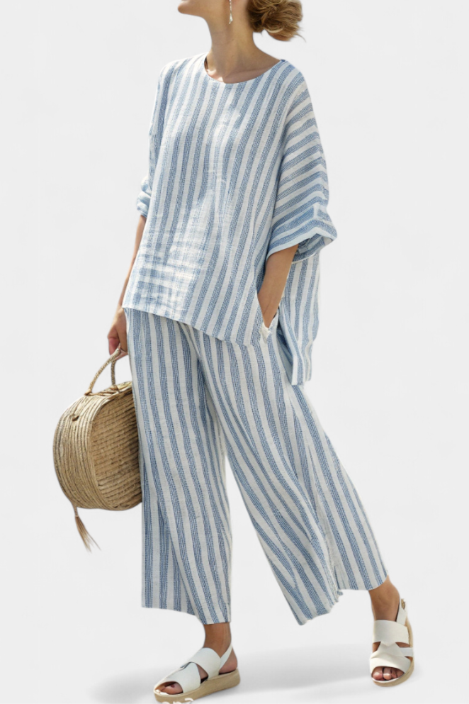 Federica – elegante top a rayas azules y pantalones relajados