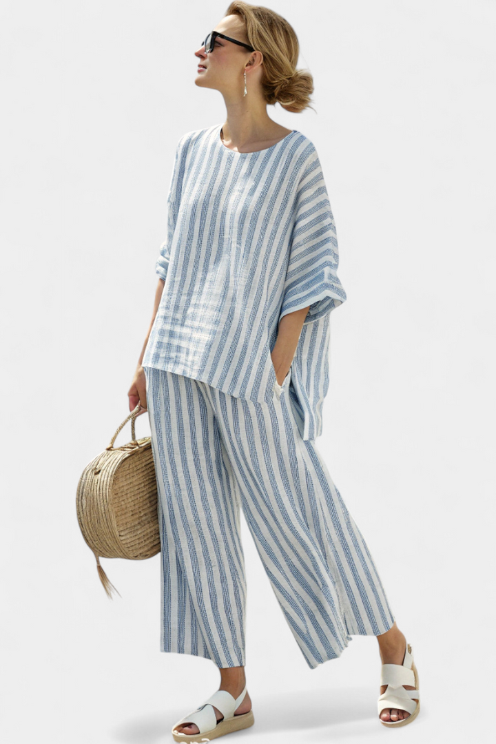 Federica – elegante top a rayas azules y pantalones relajados