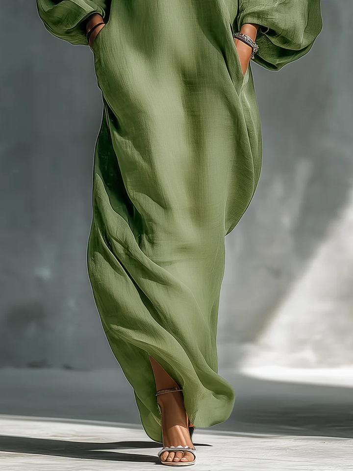 Selena – Vestido largo verde fluido con hombros descubiertos y mangas elegantes