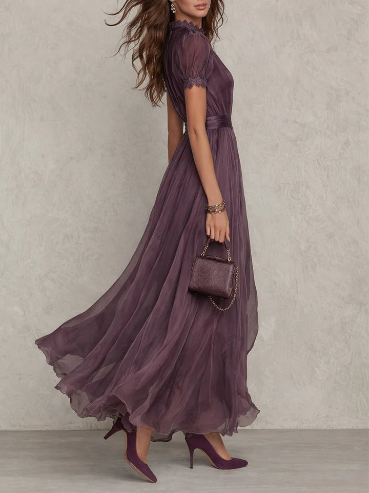 Elena – Vestido largo con escote de gota y detalles de encaje