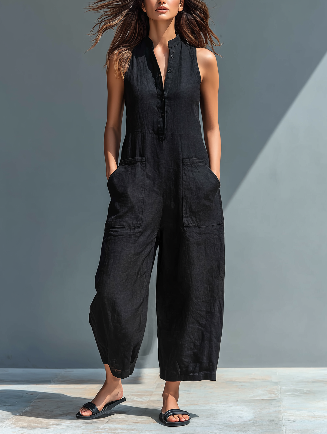 Claudia – Mono elegante sin mangas, cuello alto y botones