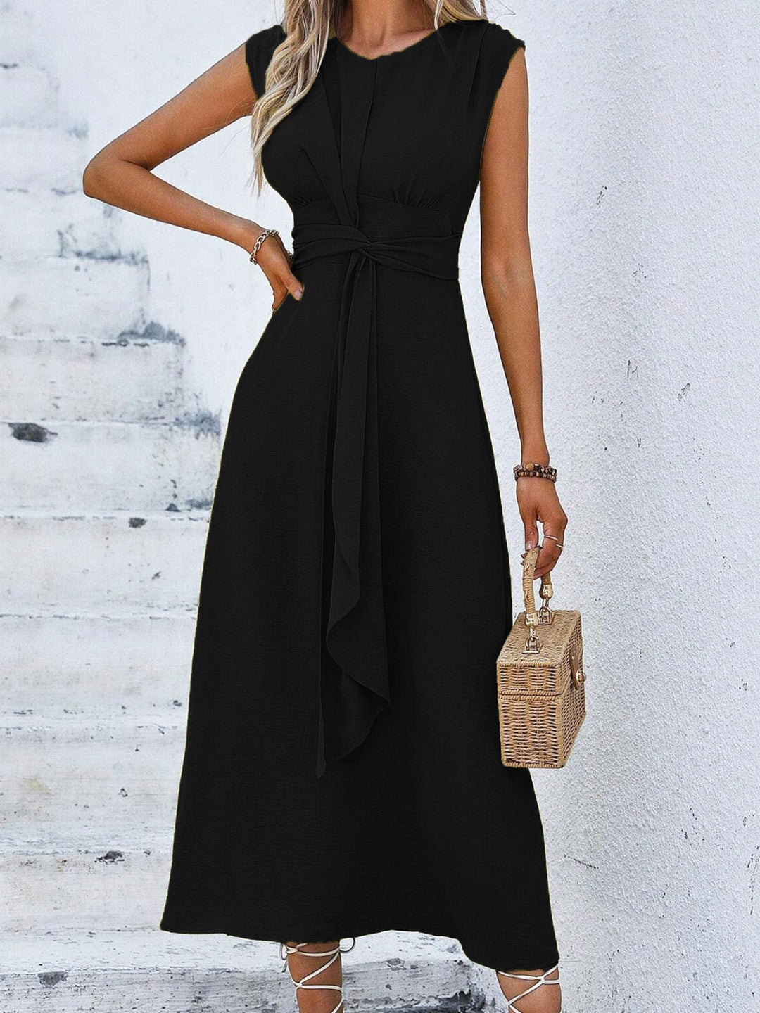 Eva – Vestido elegante sin mangas con cinturón refinado