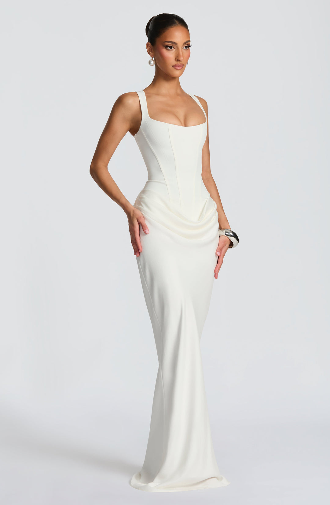 Leonor – Vestido maxi elegante de escote cuadrado