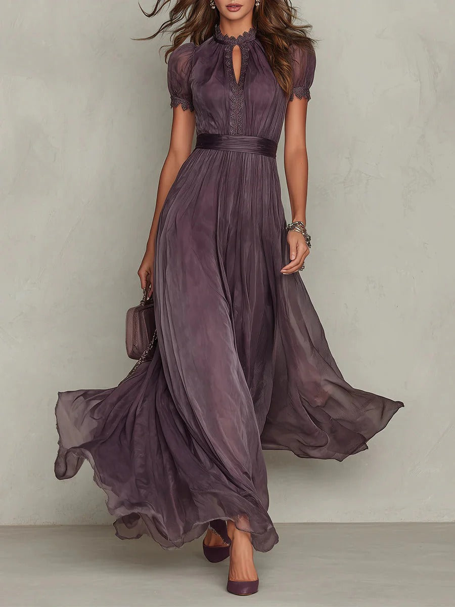 Celia – Vestido largo violeta con escote a lágrima y detalles elegantes