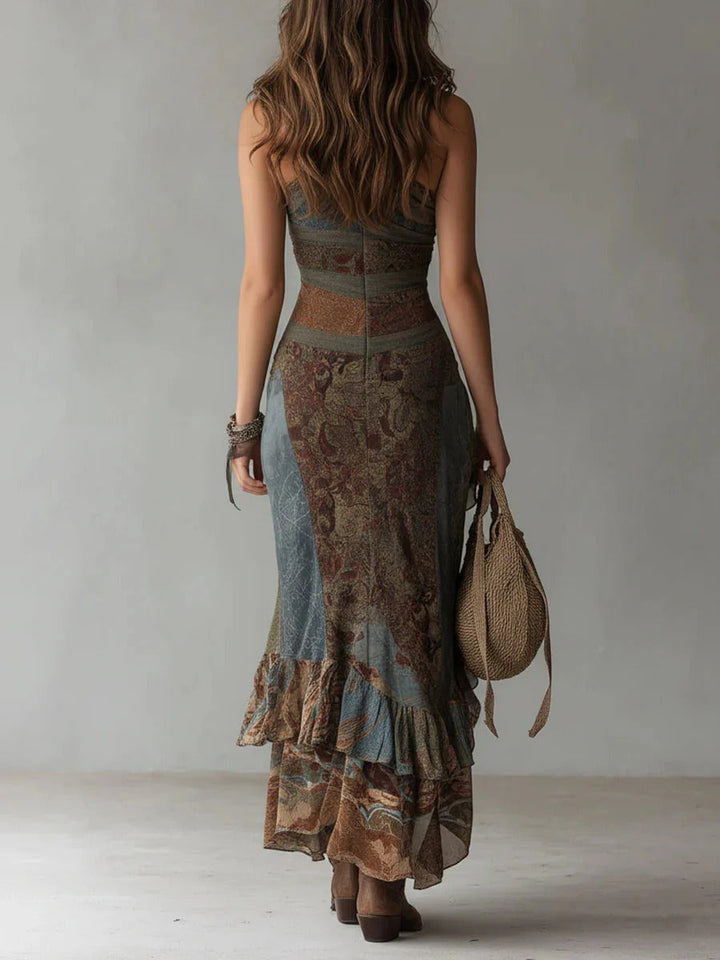 María – Vestido largo asimétrico elegante con estampado étnico y abertura lateral